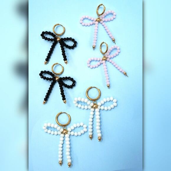 A260-C • Beaded Bow Earrings in Black – 18K Gold Stainless Steel - Picture 4 of 4